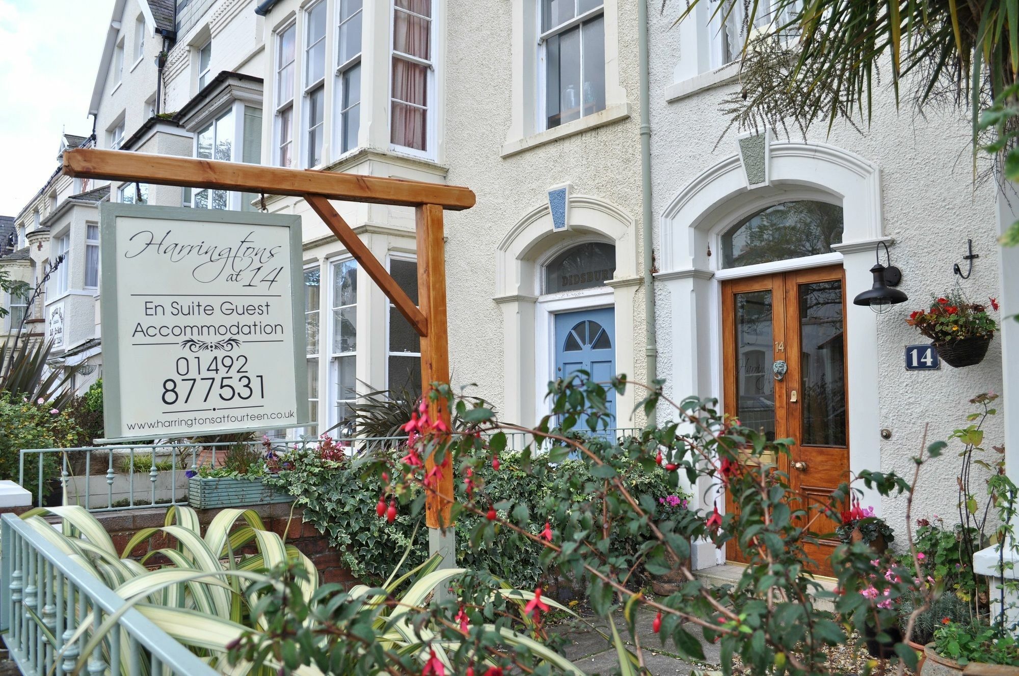 Harringtons at 14 Hotell Llandudno Exteriör bild